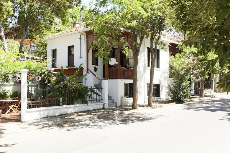 Pension Orhan Kutbay'in Evi Turyolu Cafe Pansiyon