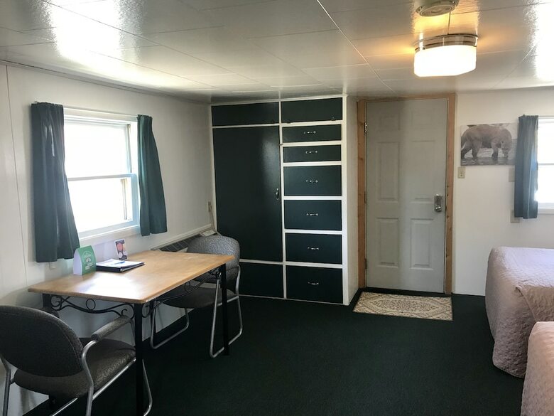 Tenderfoot Cabins & Motel