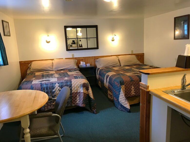 Tenderfoot Cabins & Motel