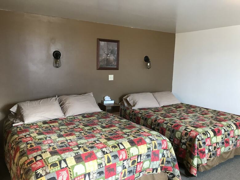 Tenderfoot Cabins & Motel
