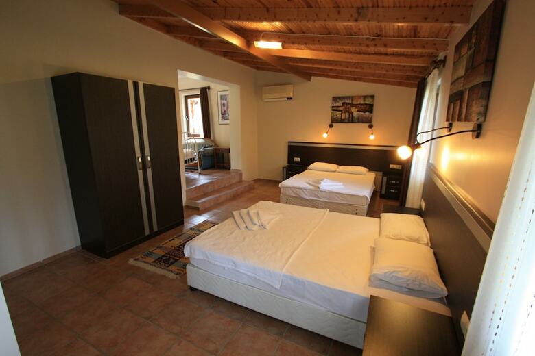 Hotel Holiday Calbis