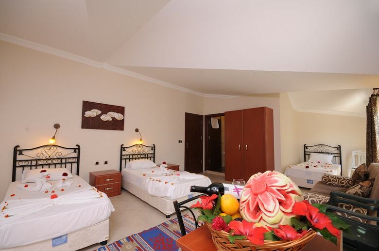 Hotel Holiday Calbis