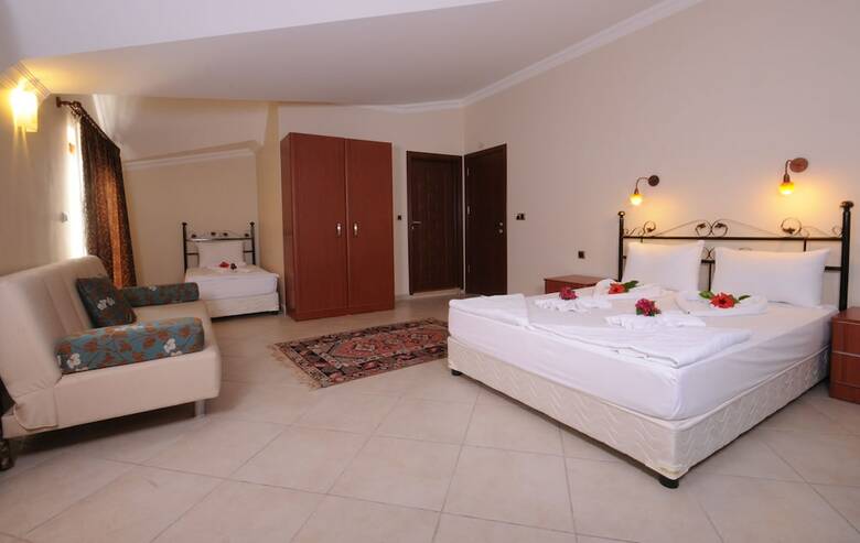 Hotel Holiday Calbis