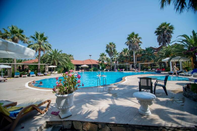 Hotel Holiday Calbis