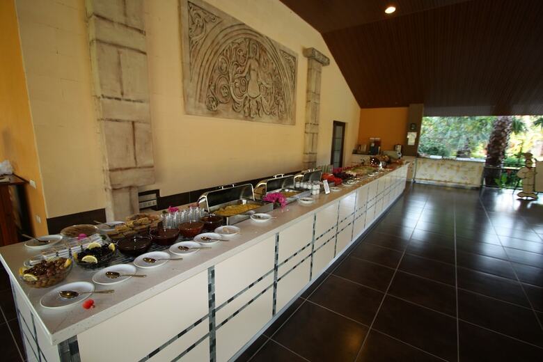 Hotel Holiday Calbis