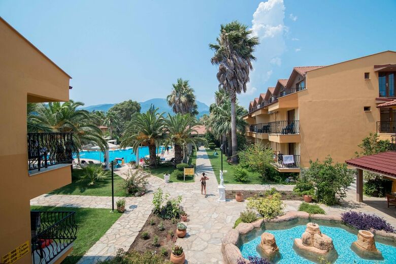 Hotel Holiday Calbis