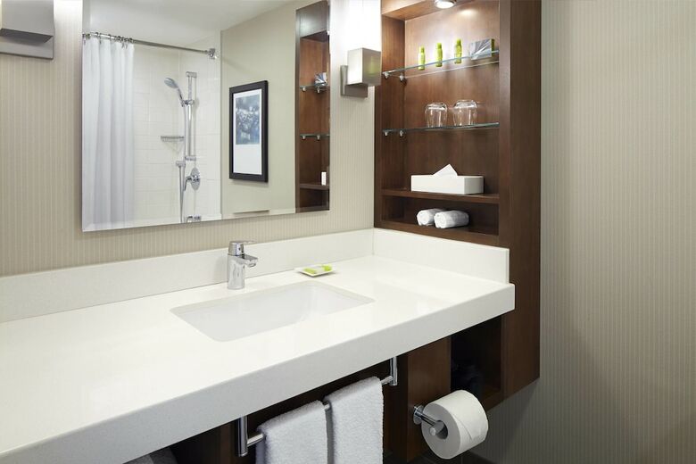 Delta Hotels By Marriott Kingston Waterfront