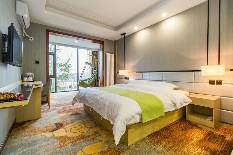 Ease Cloud Hotel