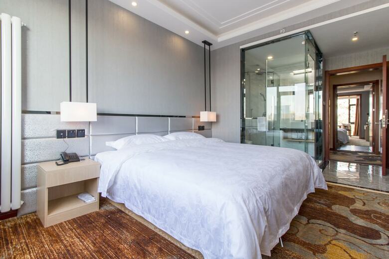 Ease Cloud Hotel