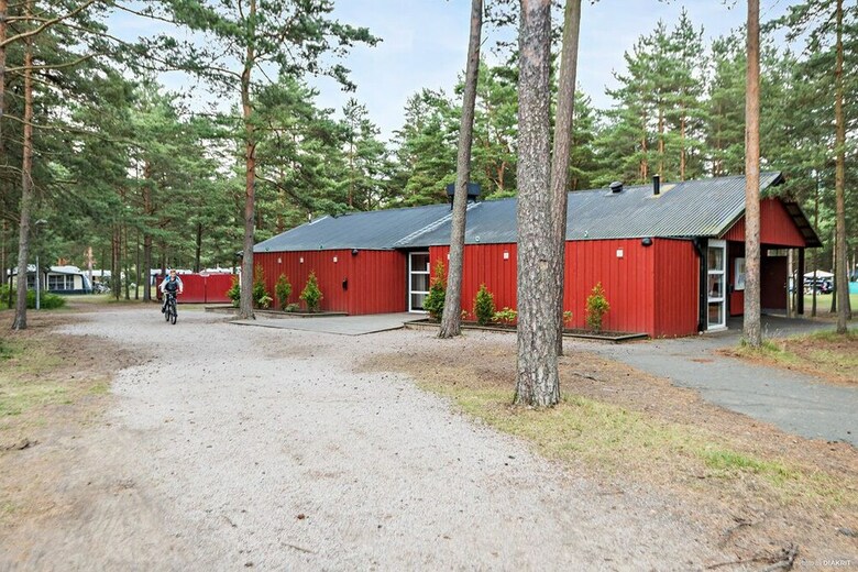 First Camp �hus