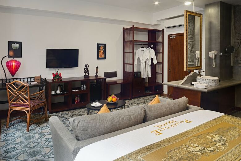 Palace Gate Hotel & Resort