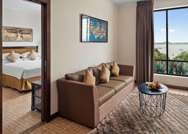 Palace Gate Hotel & Resort