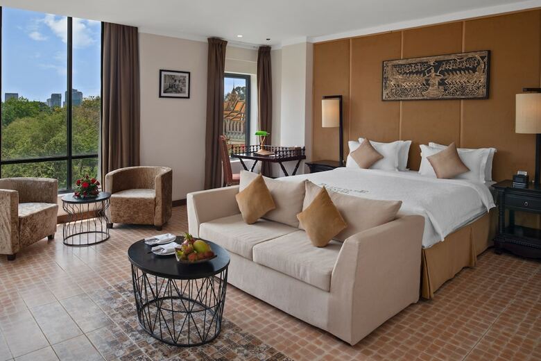 Palace Gate Hotel & Resort