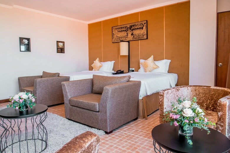 Palace Gate Hotel & Resort
