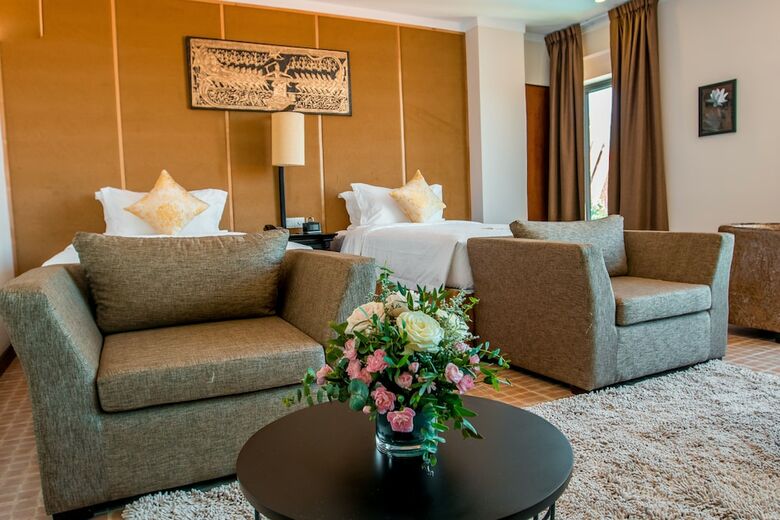 Palace Gate Hotel & Resort