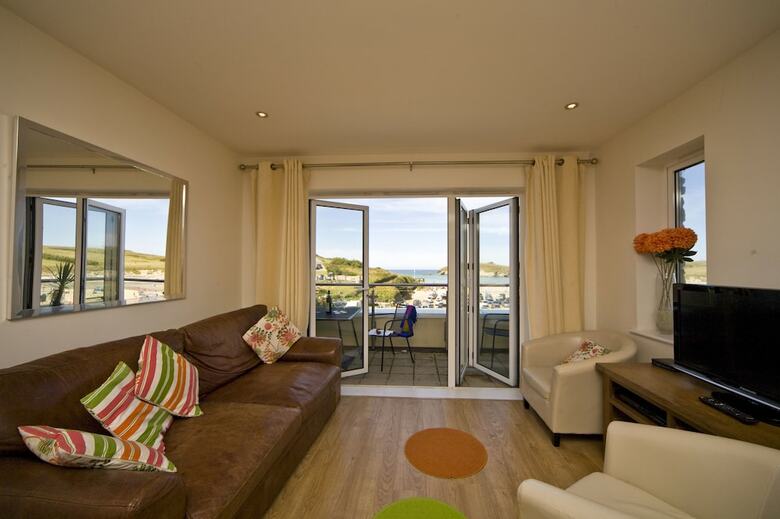 The Beach House & Porth  Sands Apartments