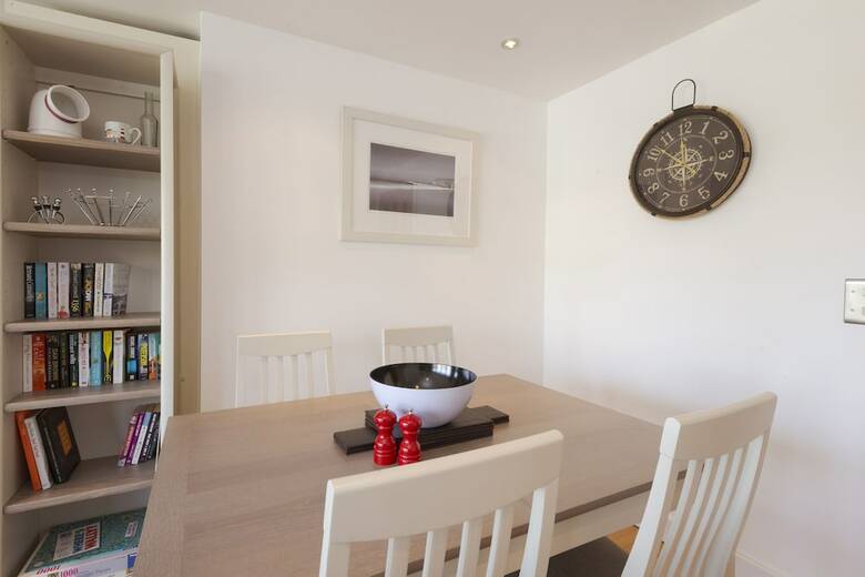 The Beach House & Porth  Sands Apartments
