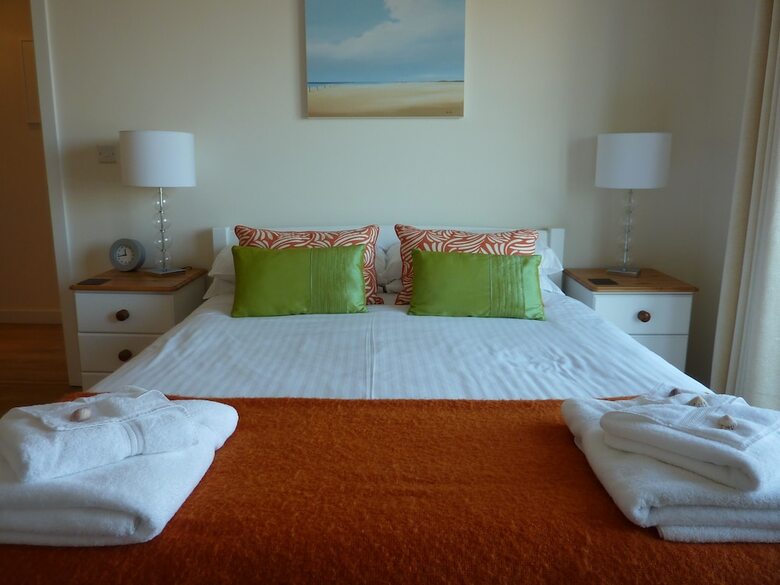 The Beach House & Porth  Sands Apartments