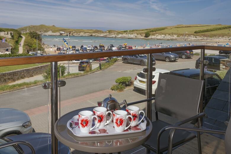 The Beach House & Porth  Sands Apartments