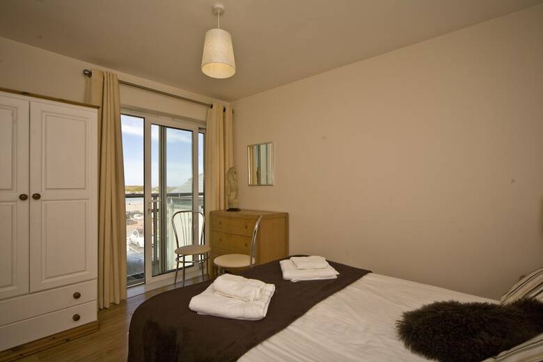 The Beach House & Porth  Sands Apartments