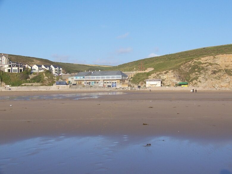 The Beach House & Porth  Sands Apartments