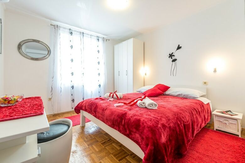 Apartments And Room Lora