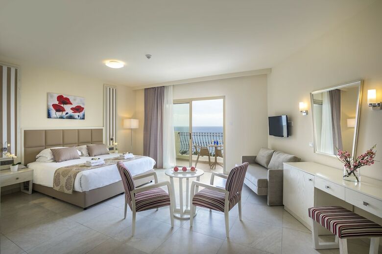 Aquamare Beach Hotel & Spa