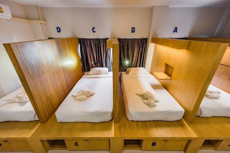 Hostal Phuket Marine Poshtel