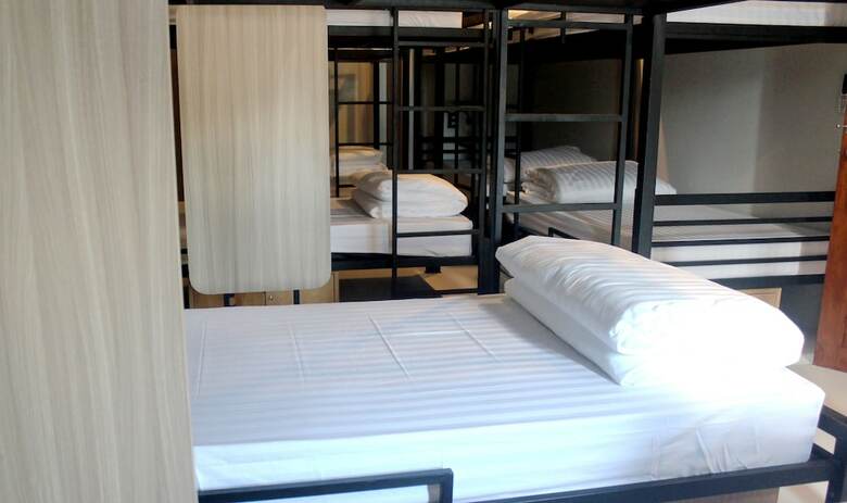Hostal Phuket Marine Poshtel