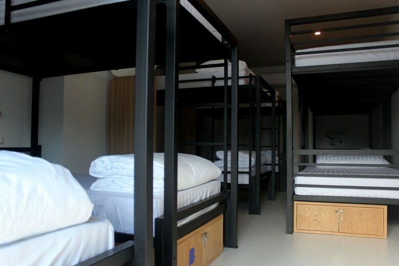 Hostal Phuket Marine Poshtel