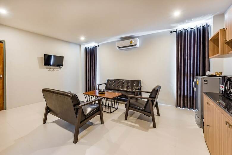 Hostal Phuket Marine Poshtel
