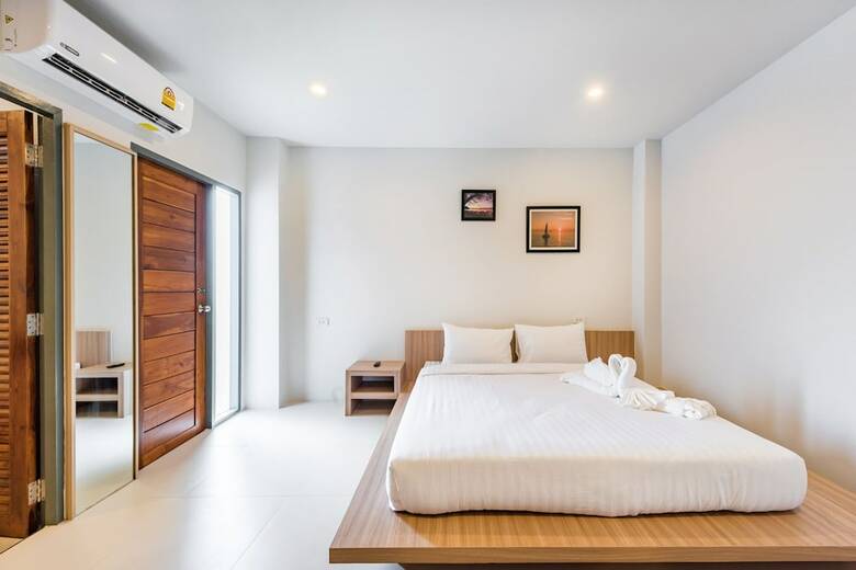 Hostal Phuket Marine Poshtel