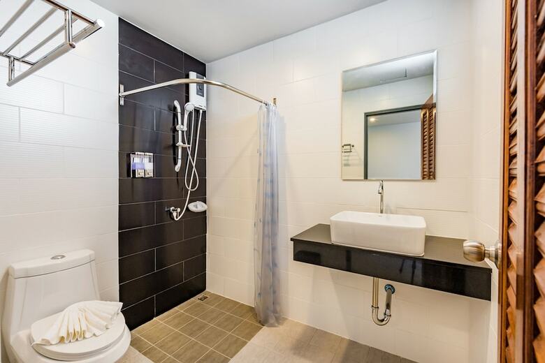 Hostal Phuket Marine Poshtel