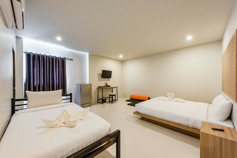 Hostal Phuket Marine Poshtel