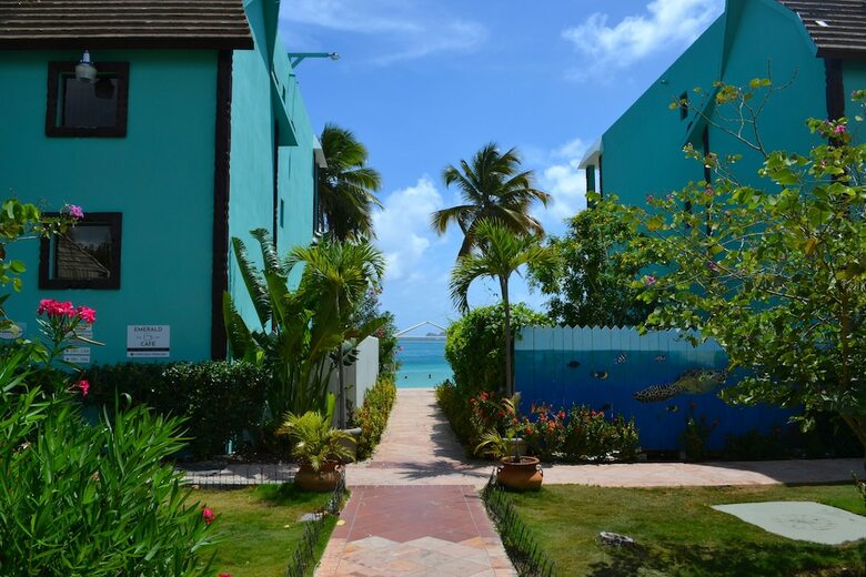 Hotel Emerald Beach Resort