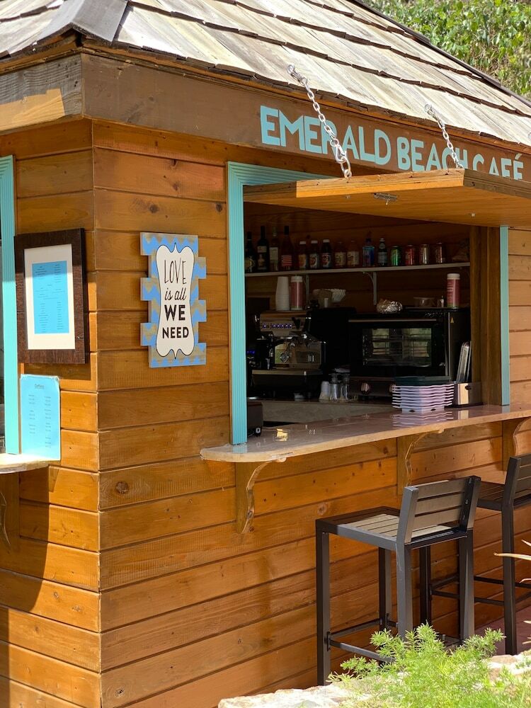 Hotel Emerald Beach Resort