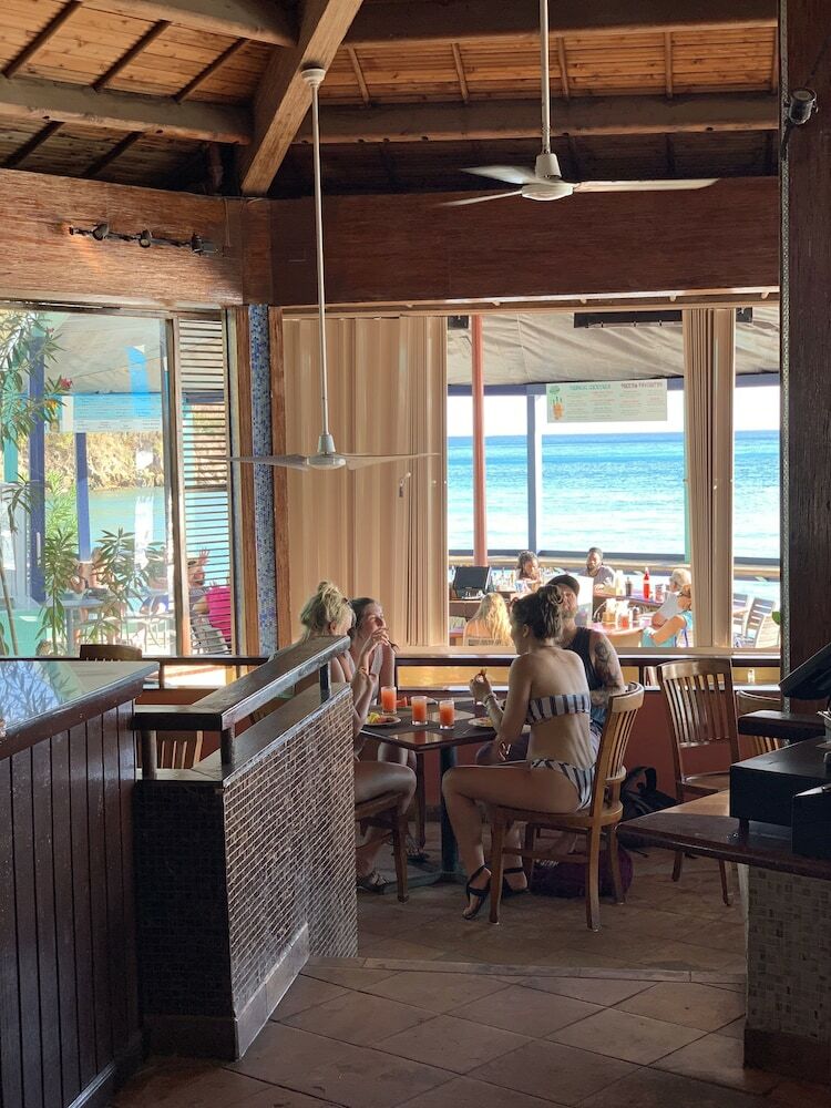 Hotel Emerald Beach Resort