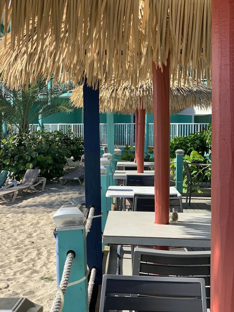 Hotel Emerald Beach Resort