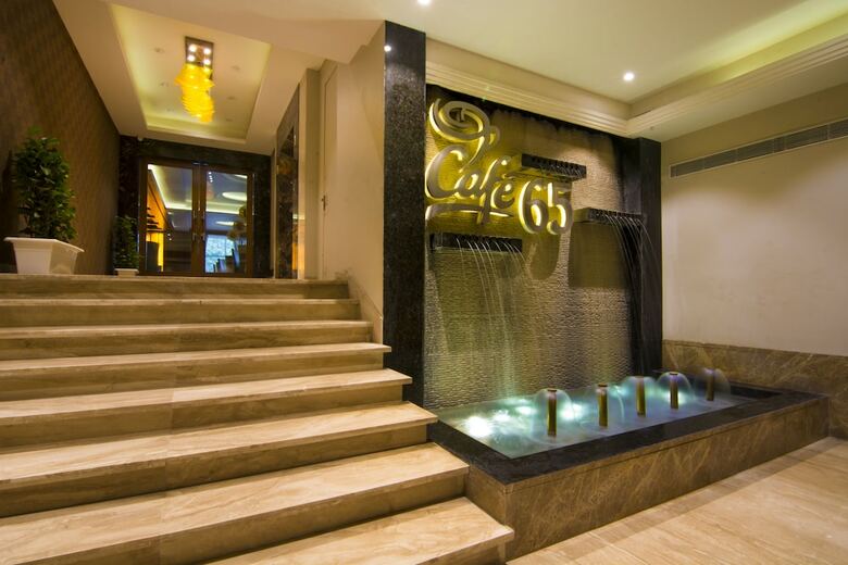 Hotel The India Benares