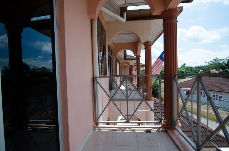 Bed & Breakfast Anggerik Residence