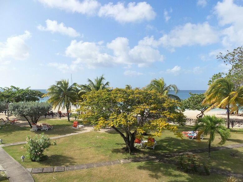 Hotel Coyaba Beach Resort