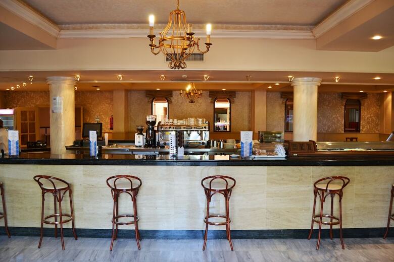Hotel Reyes Zir�es