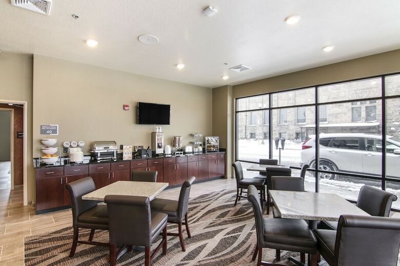 Hotel Cobblestone Inn & Suites - Menomonie
