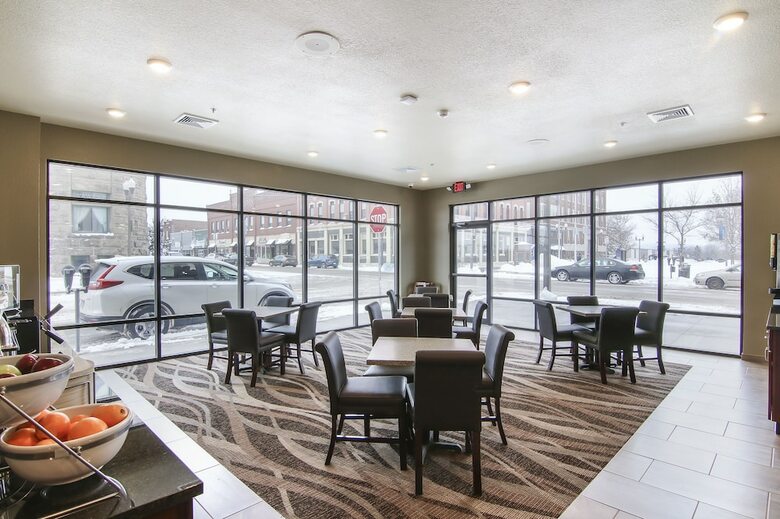 Hotel Cobblestone Inn & Suites - Menomonie