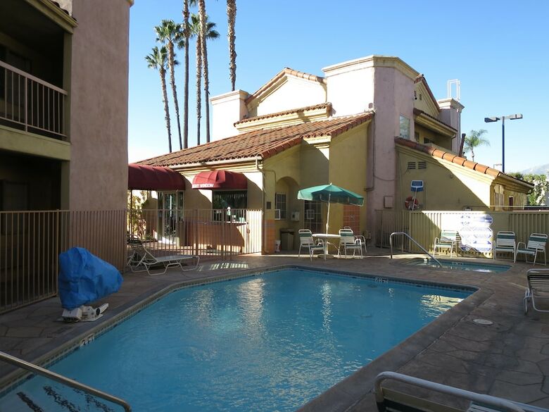 Hotel Country Inn