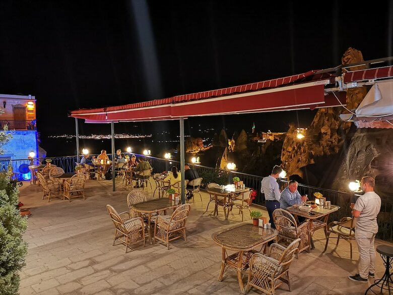 Hermes Cave Hotel