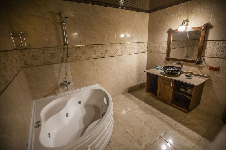 Hermes Cave Hotel