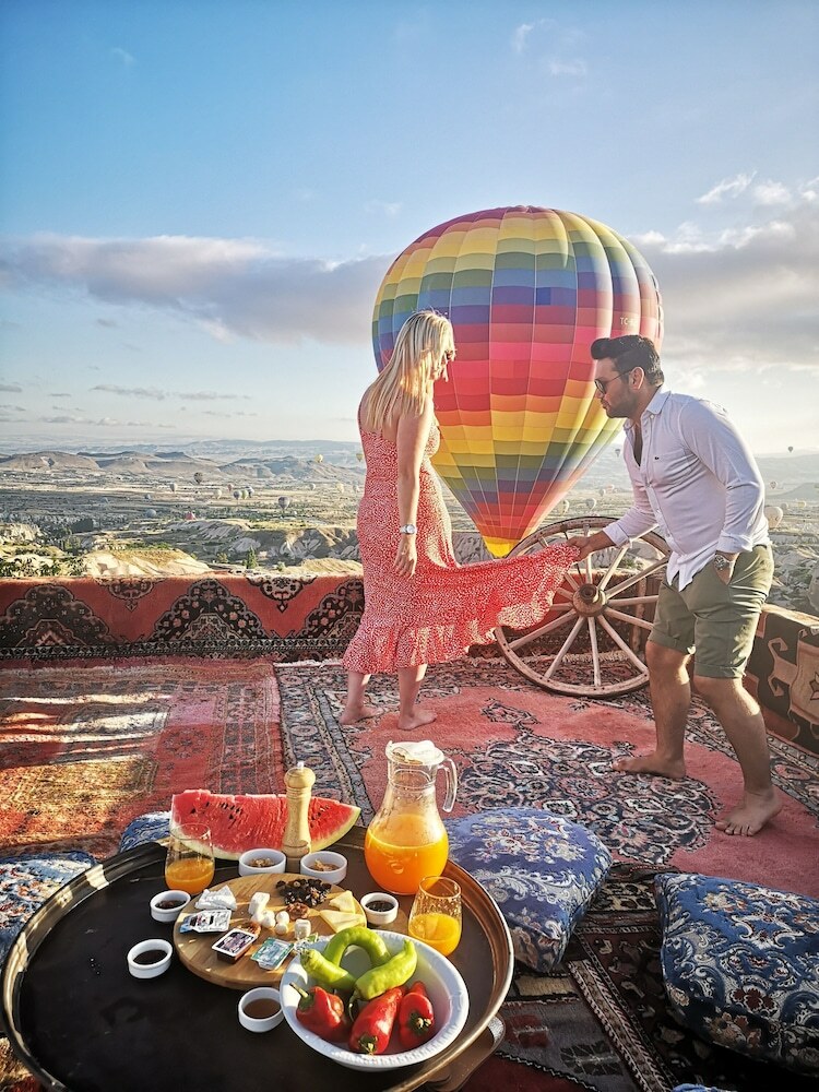 Hermes Cave Hotel