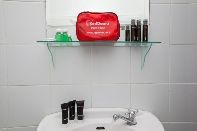 Hotel Reddoorz Plus Near Sukajadi 2