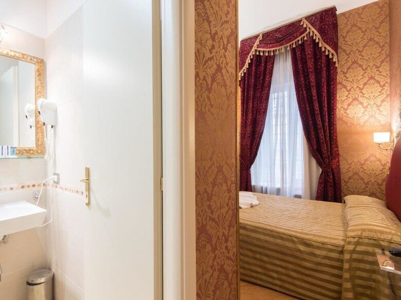Domus Colosseo Hotel